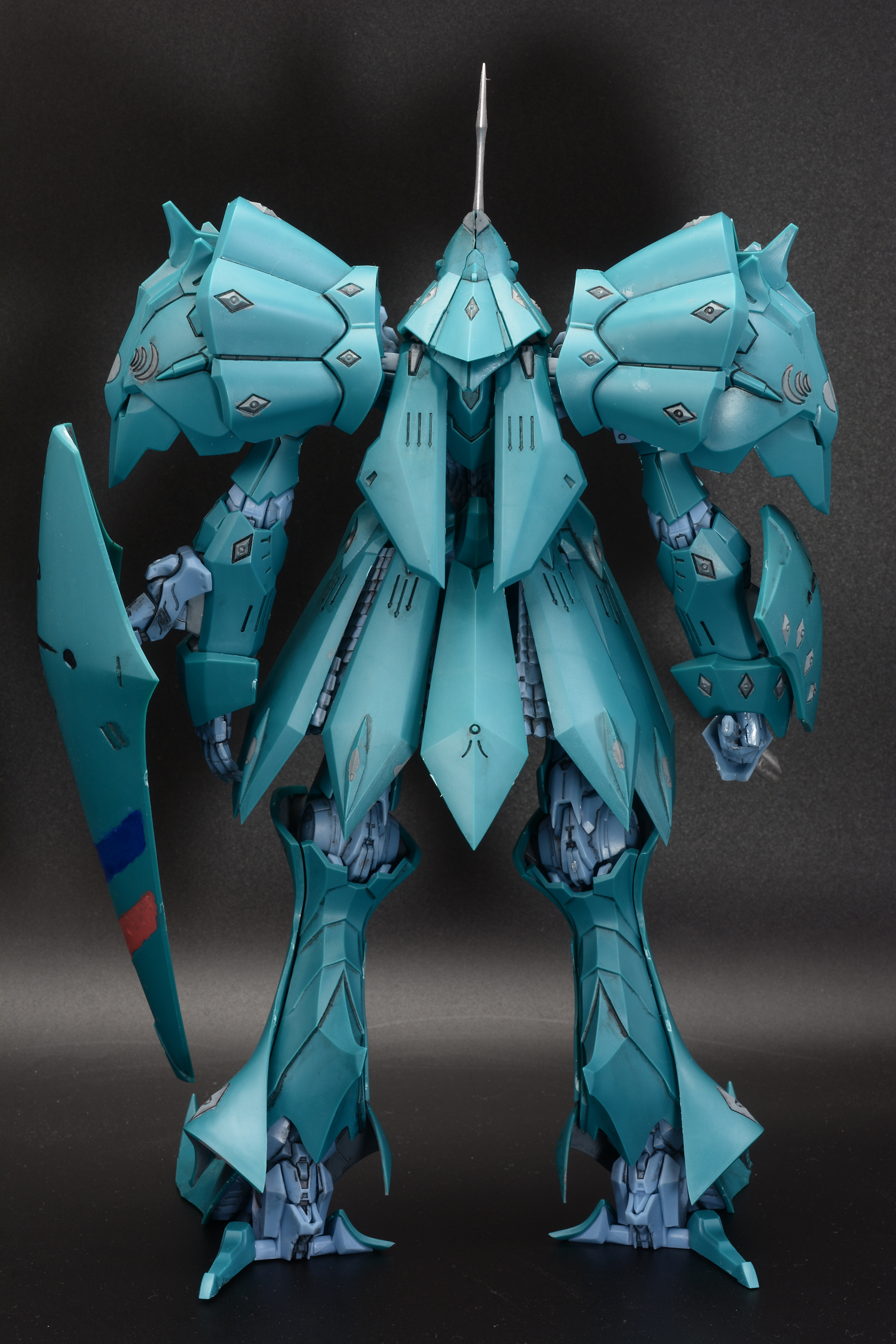 完成させるとかなり複雑そうに見えるが、部品の精度が高くしっかり組み合わさるのでプラモデルを組んだことがある人ならばストレスなく組み立てられる。何よりくみ上げたときの充足感が高く、いつまでも完成品を眺めたくなる