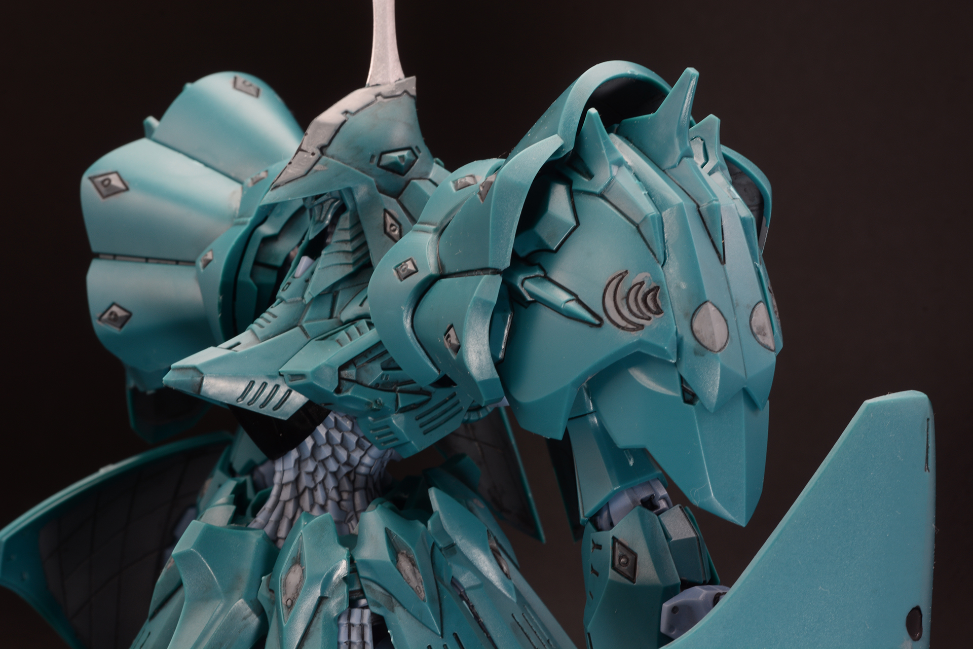 設定仕様はやはりこの肩の装甲のシルエットがいい