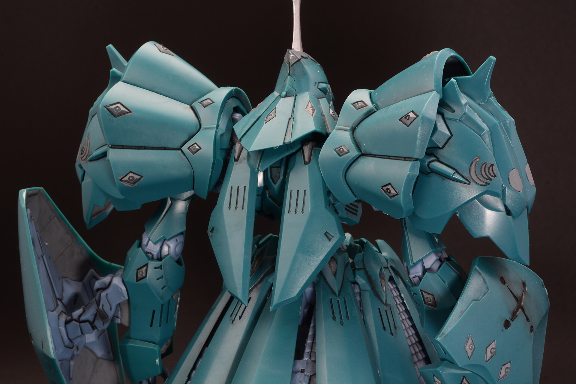 背中のマントアーマーも設定仕様の特徴