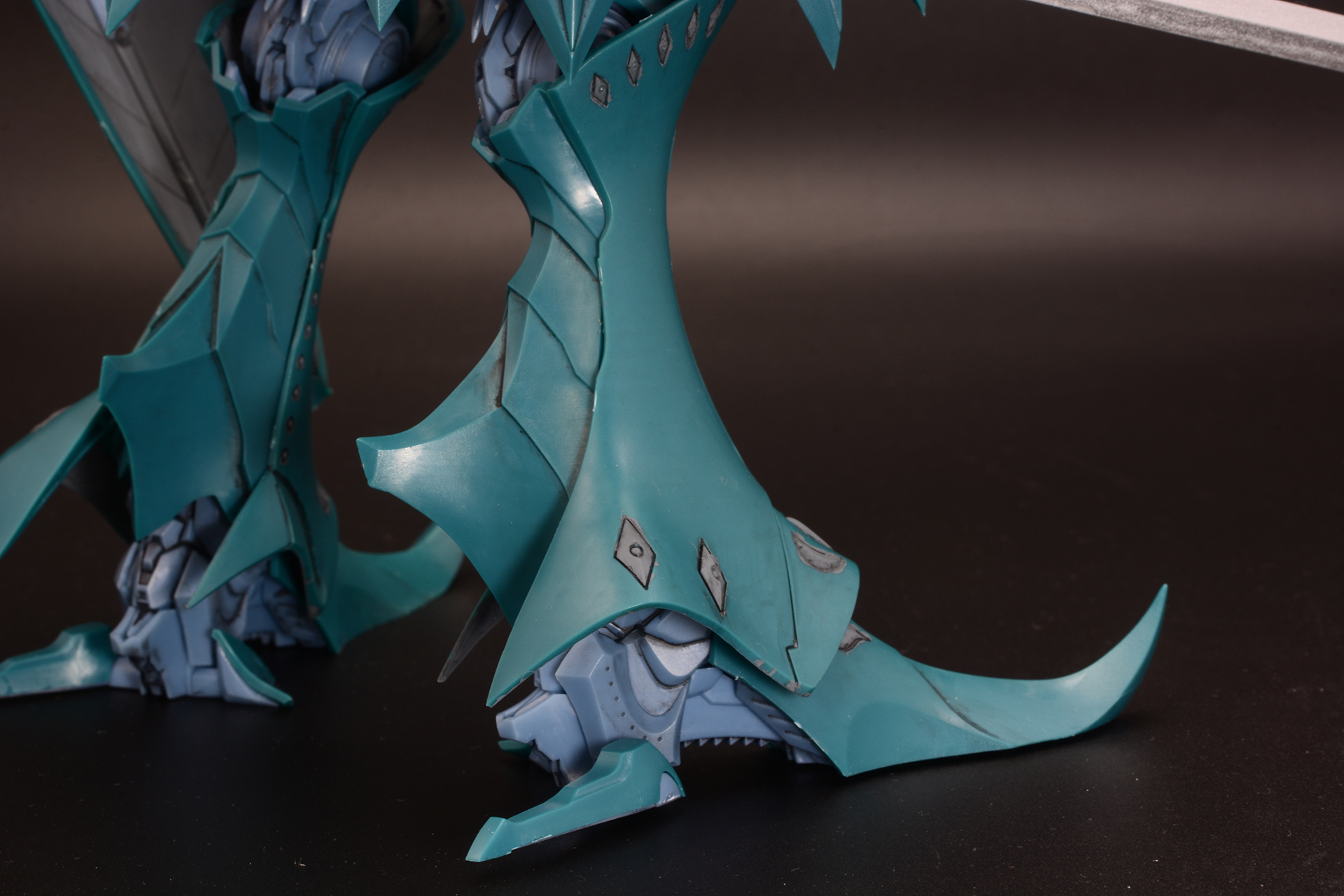 各部の菱形の飾りはスミ入れでより強調される