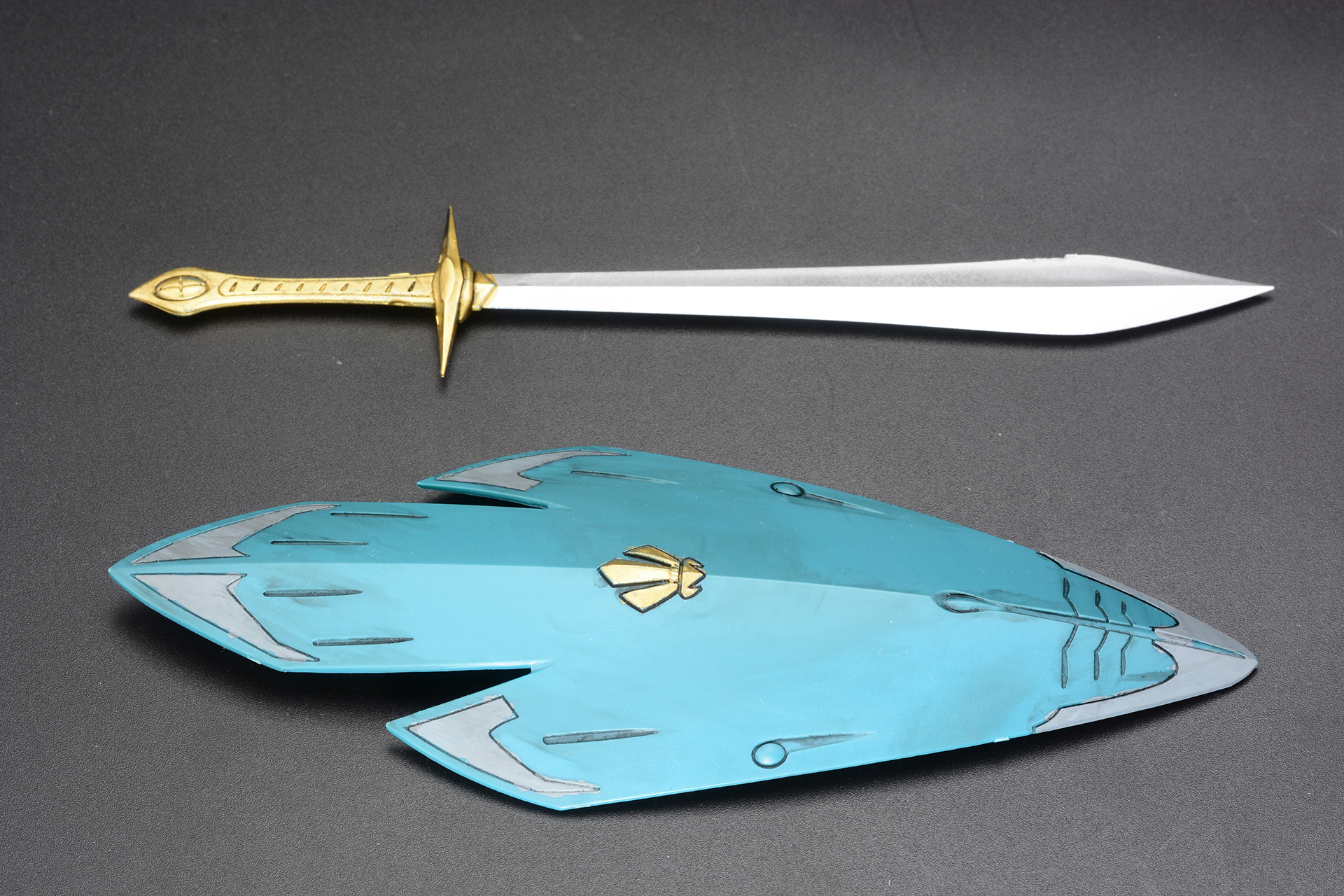 本編仕様の剣と盾は別パーツとなっているため、設定仕様で組んでも使用できる