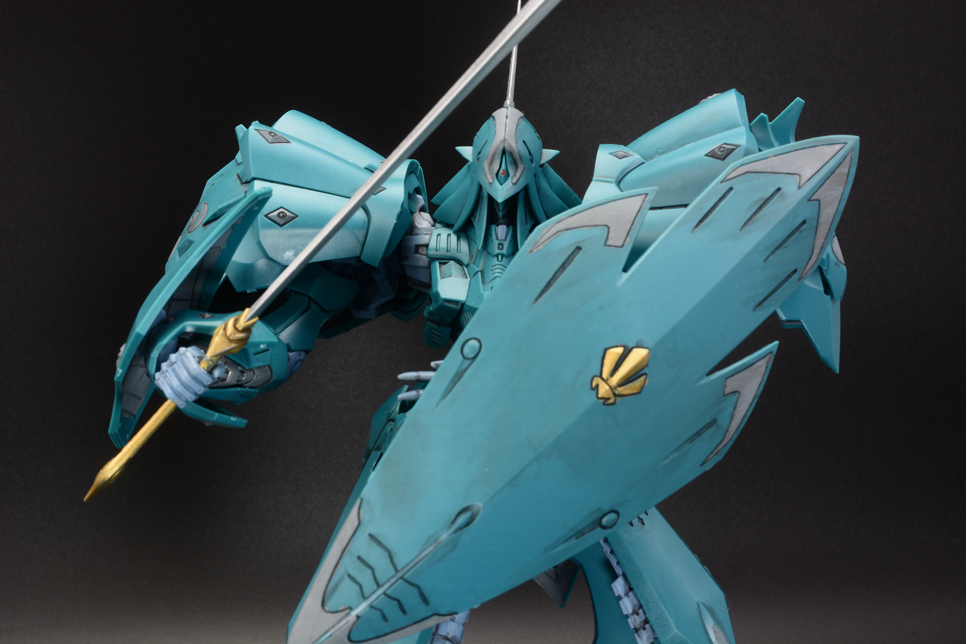 頭部パーツも本編仕様に交換してみた。設定と異なる姿だが、「IMS サイレン・ラルゴ騎」はこういった遊び方も可能だ