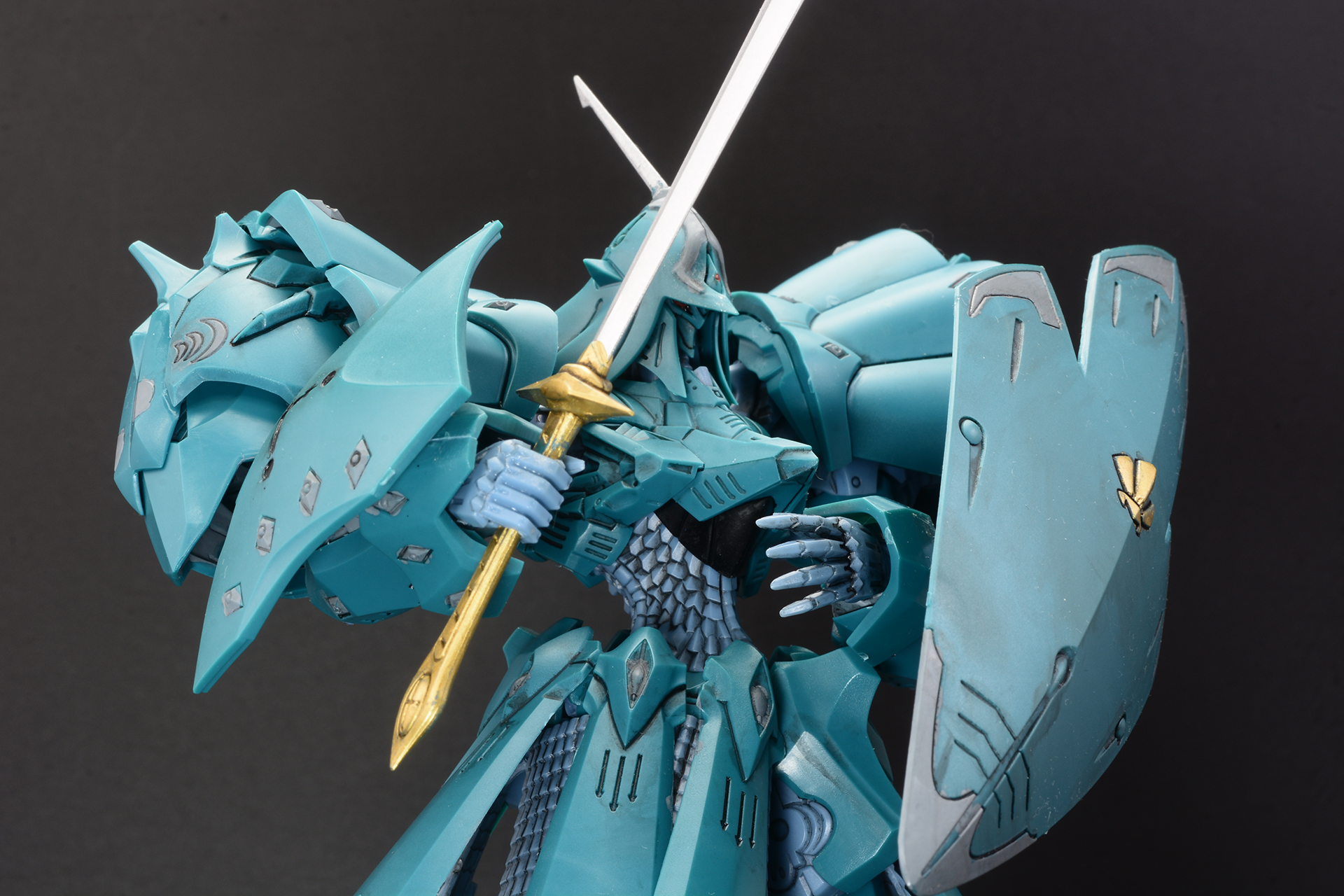 頭部パーツも本編仕様に交換してみた。設定と異なる姿だが、「IMS サイレン・ラルゴ騎」はこういった遊び方も可能だ