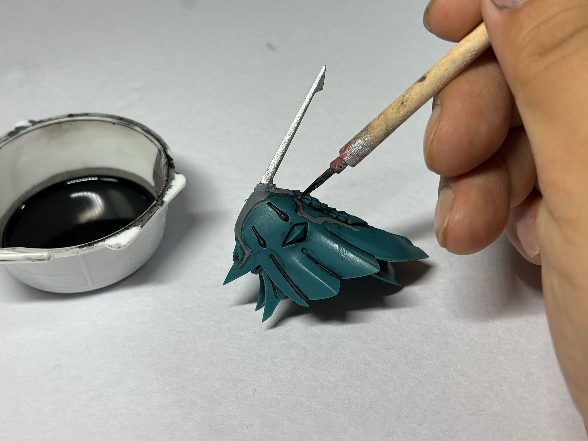 筆塗りで部分塗装とスミ入れを行った。製品のディテール表現を際立たせることで、魅力が増す