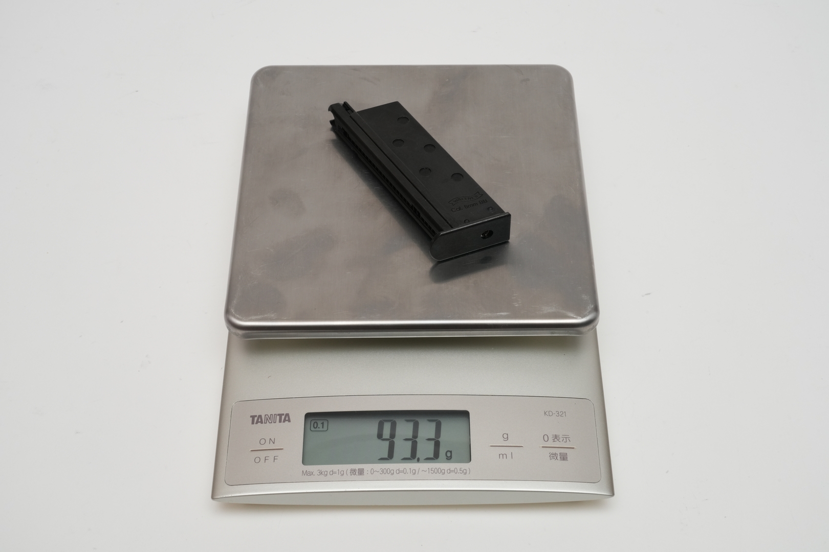 空のマガジンが実測93.3g