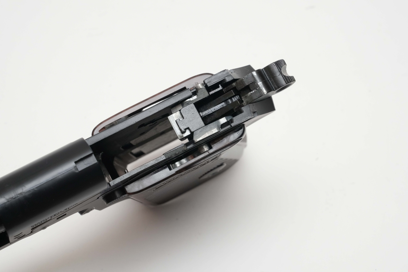 注油個所は左右のレール面、ハンマー基部、アウターバレル表面