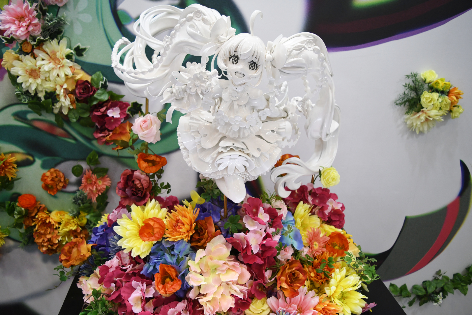 ビッグサイズの初音ミクも展示されており、存在感を放っていた