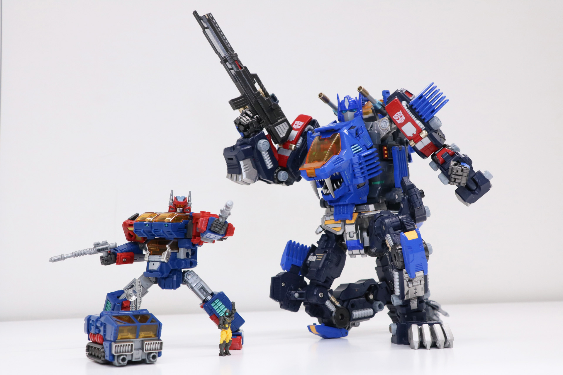 別売りの「ダイアクロン」シリーズと並べて部隊編成といった遊びも楽しめる<br />※「DA-93 ロボットベース搭載マシンセット」は別売りです。