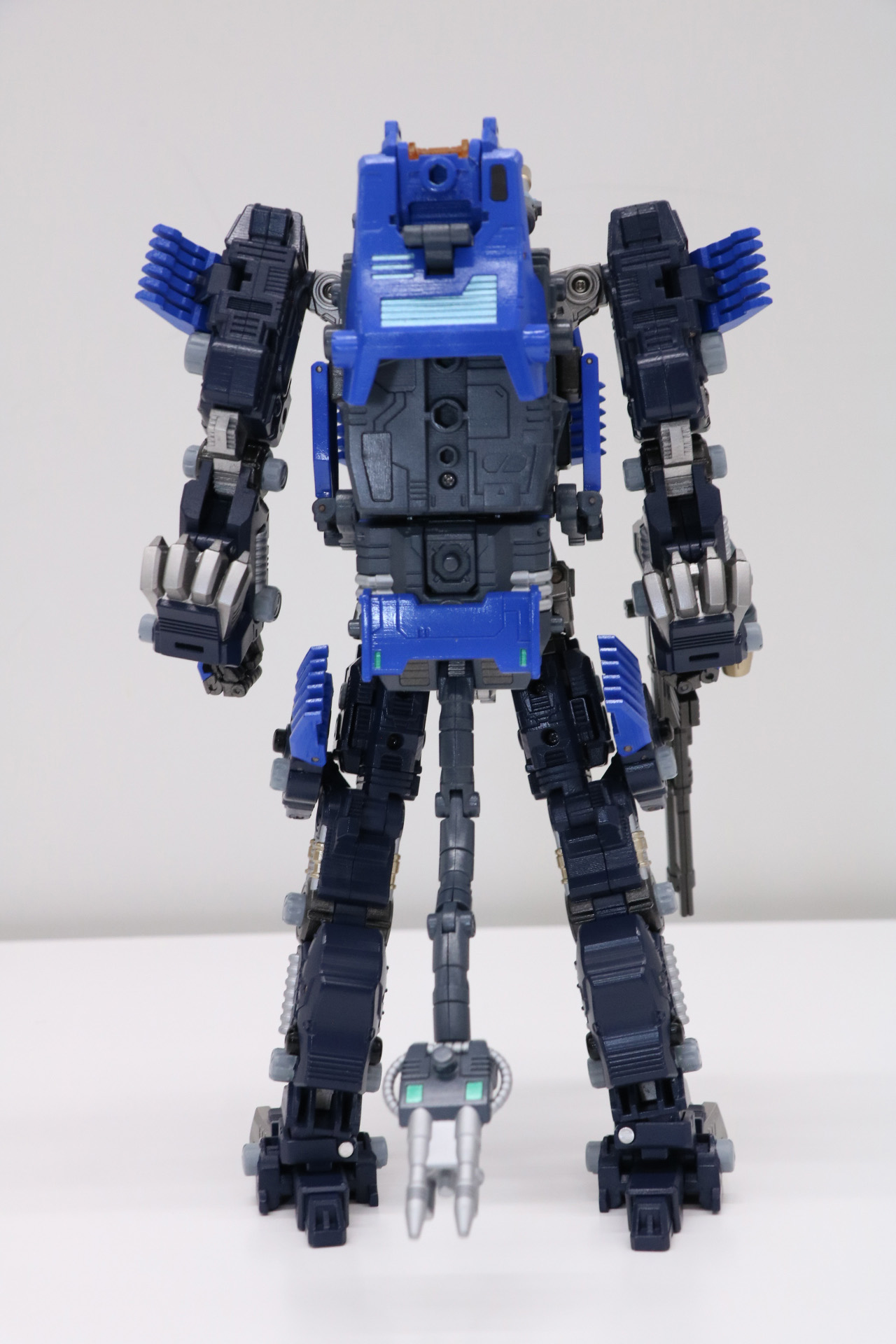 ライオン型ゾイド「シールドライガー」のしなやかな動物的なシルエットもしっかりと表現されている