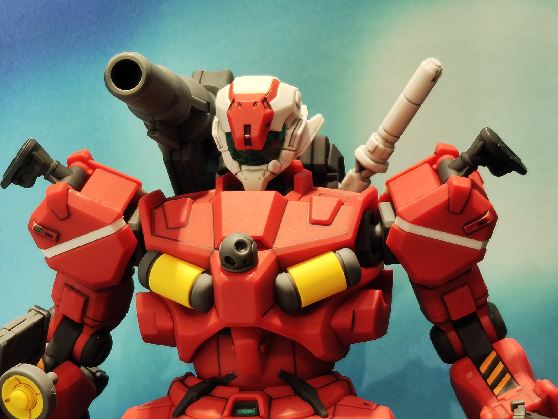 腕や足などもガンキャノンと異なっている。プラモデルを購入して比較してみたい