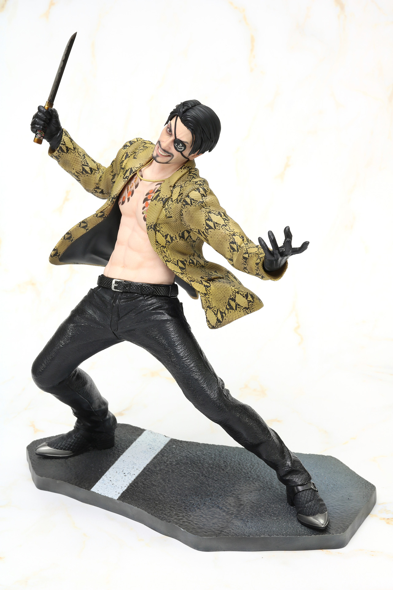 俯瞰視点からでも大きく手足を広げたポーズは迫力満点