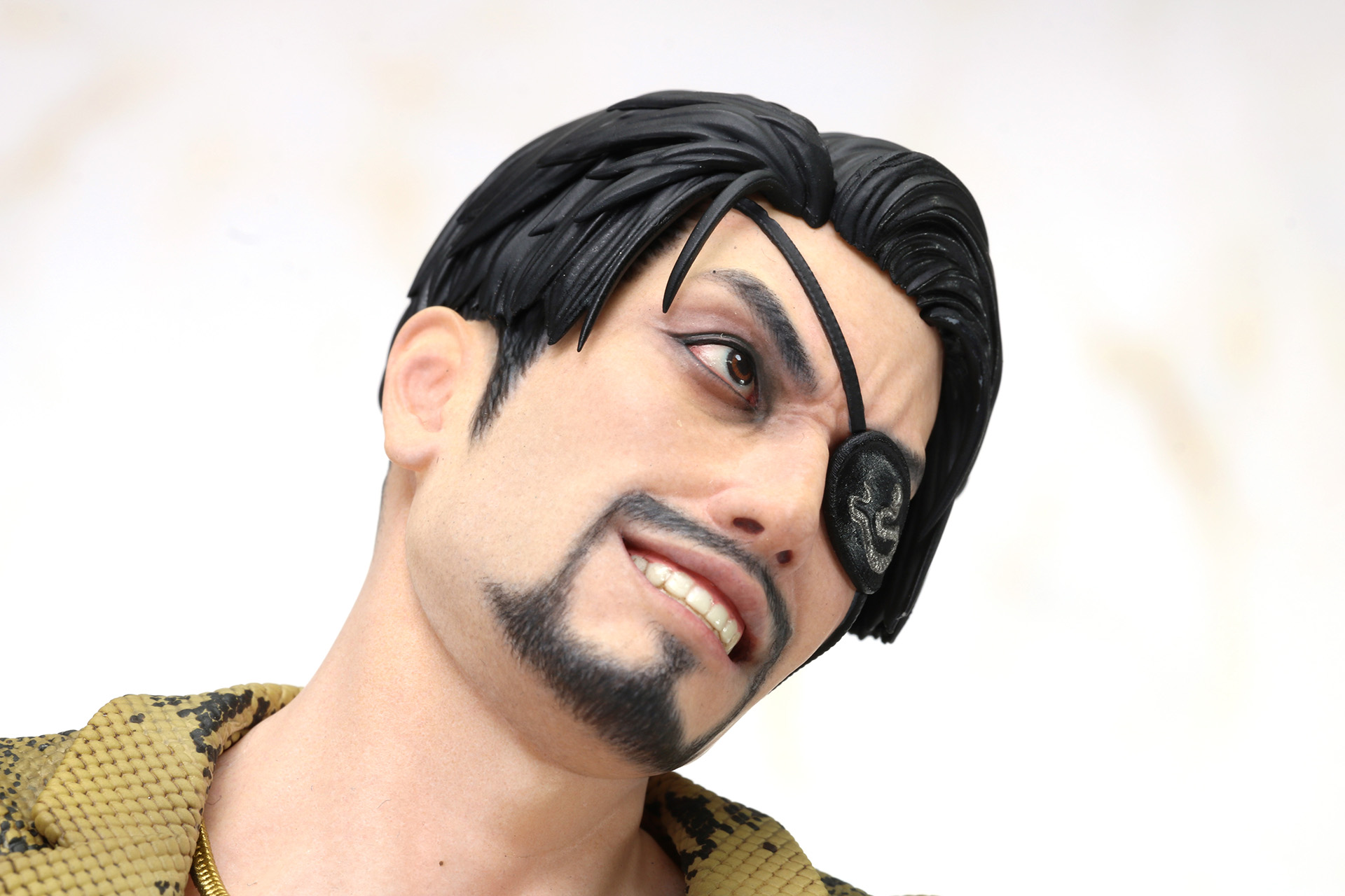 目やひげなどの細部まで造形されている