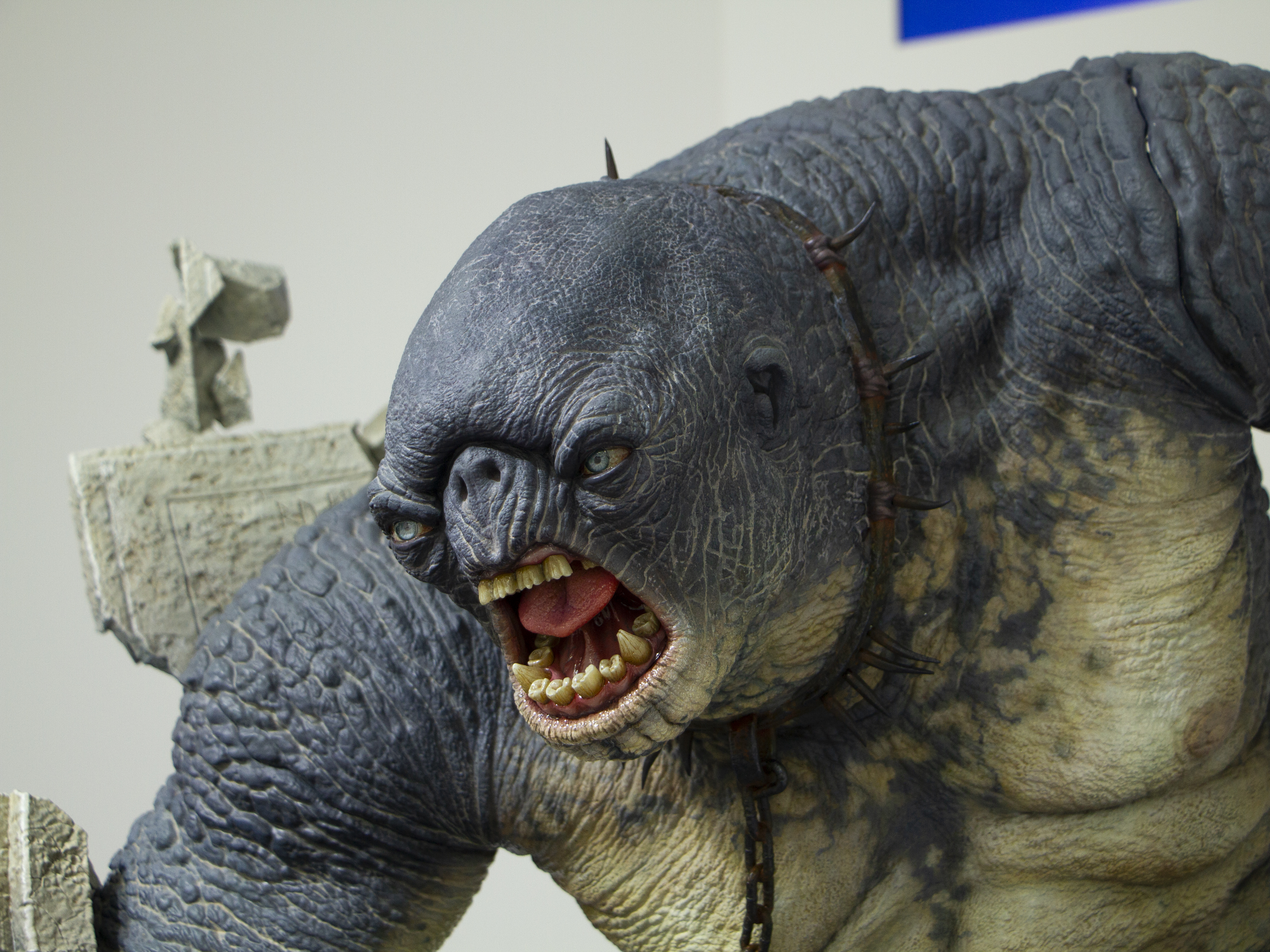 とげとげしい首輪もしっかりと造形