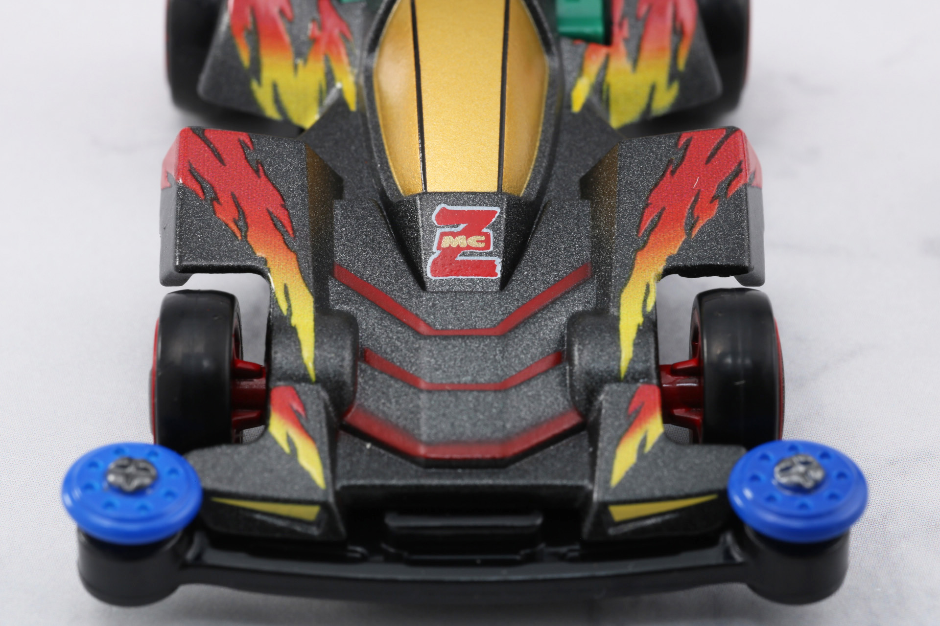 ガンメタのような重厚感あるカラーリング