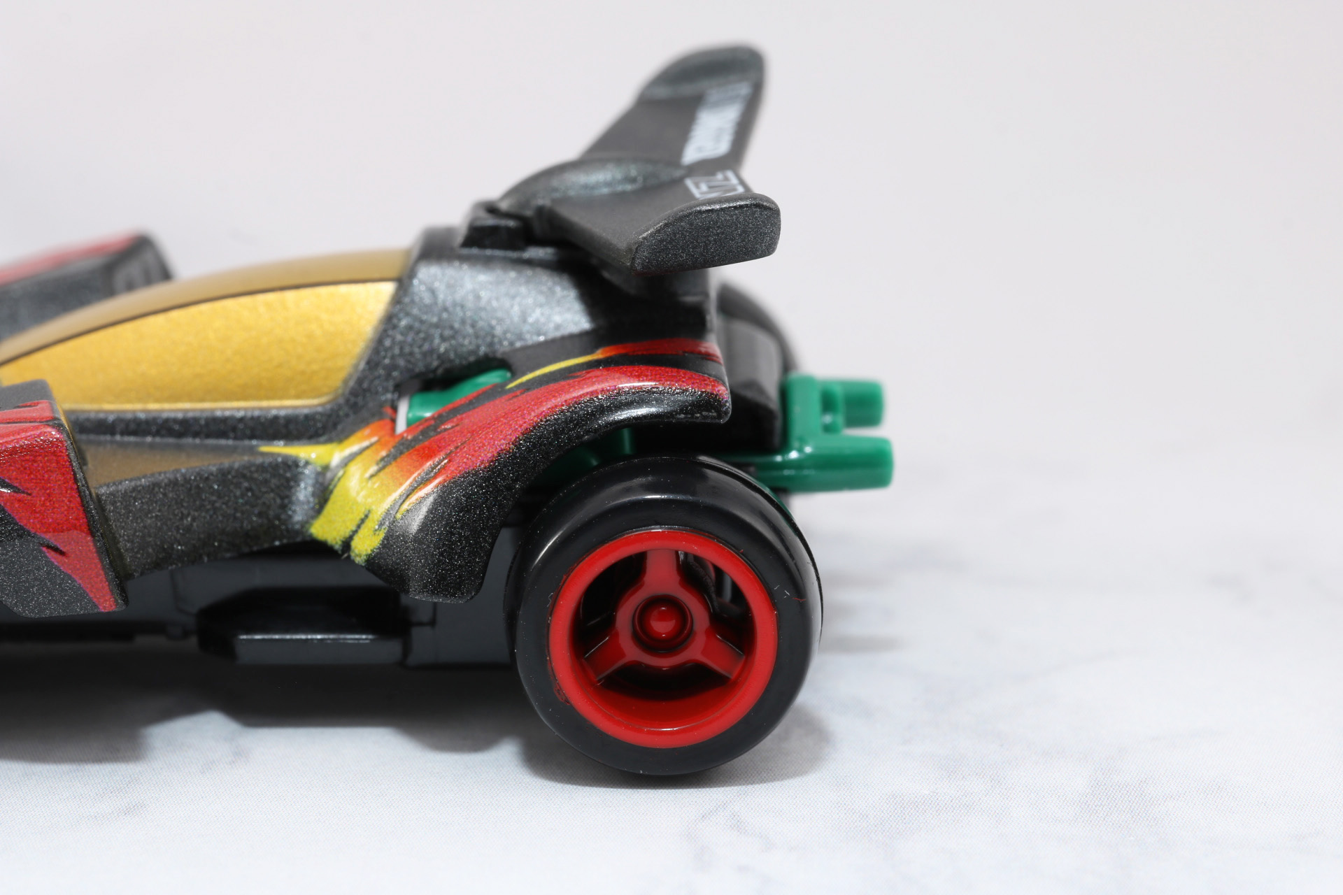 リアタイヤはファットな形状