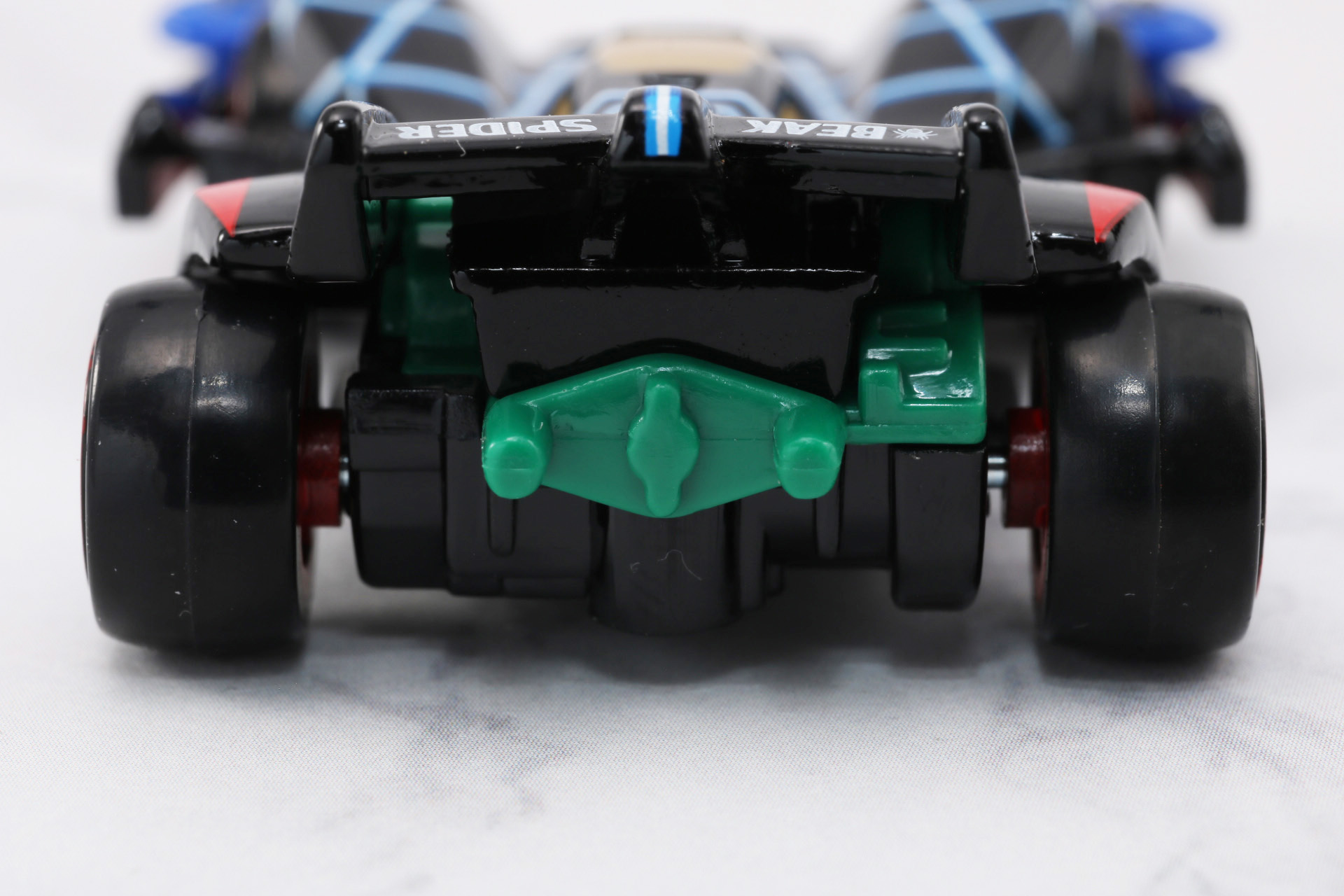 ボディとシャーシの留め具造形