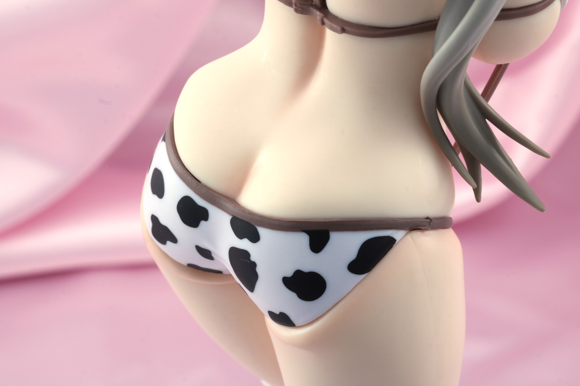 腰回りの肉の乗り具合も細かく表現されている