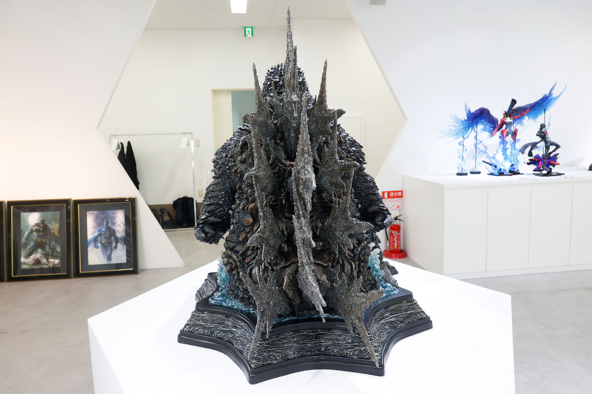 背中も威圧感がある