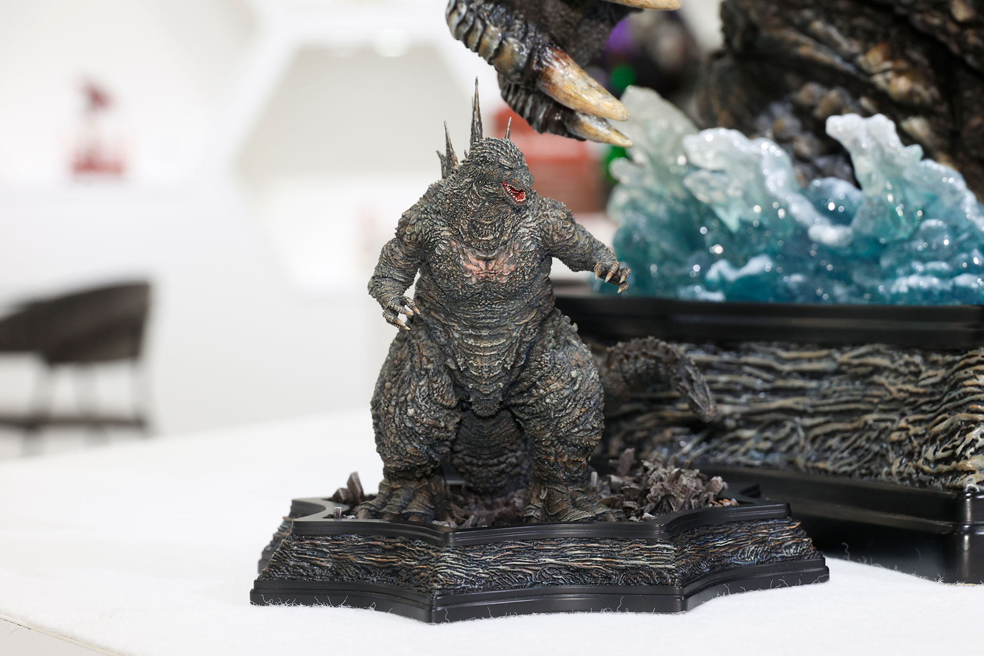 こちらは同時に展示されていたミニチュアサイズのゴジラだ