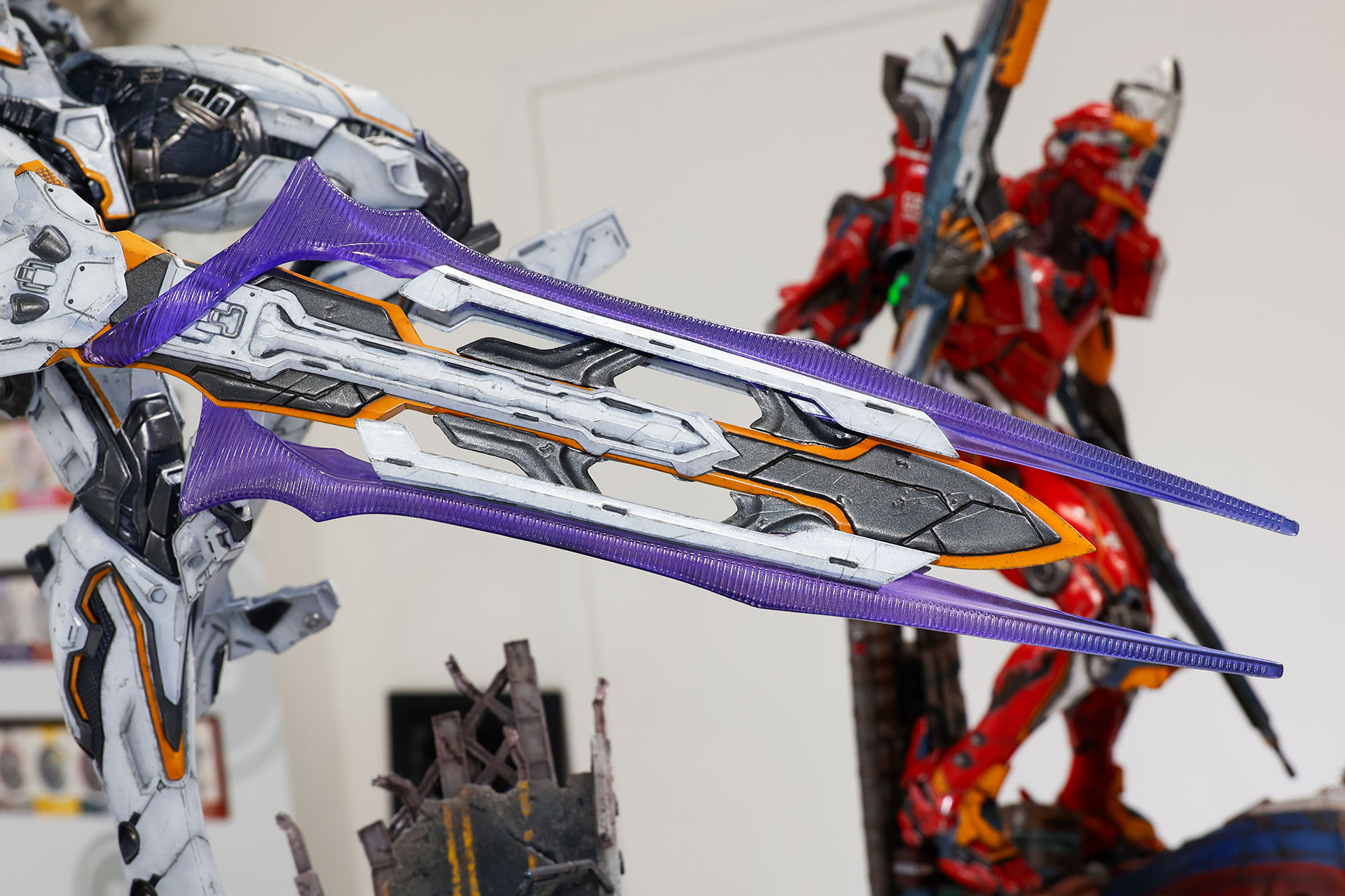 紫の部分はクリアパーツで質感を表現している