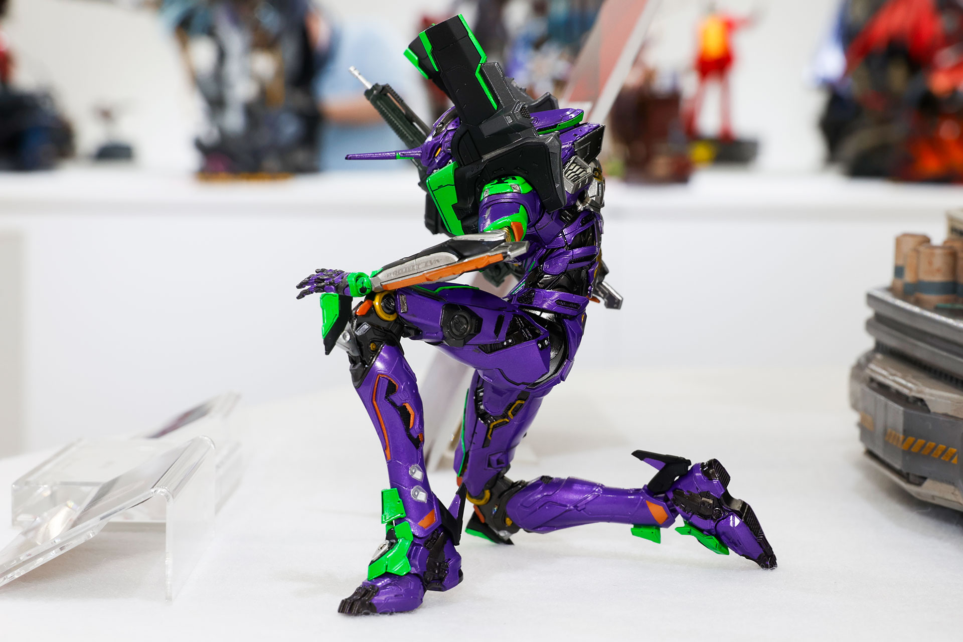 いかにもエヴァといったフォルムだ