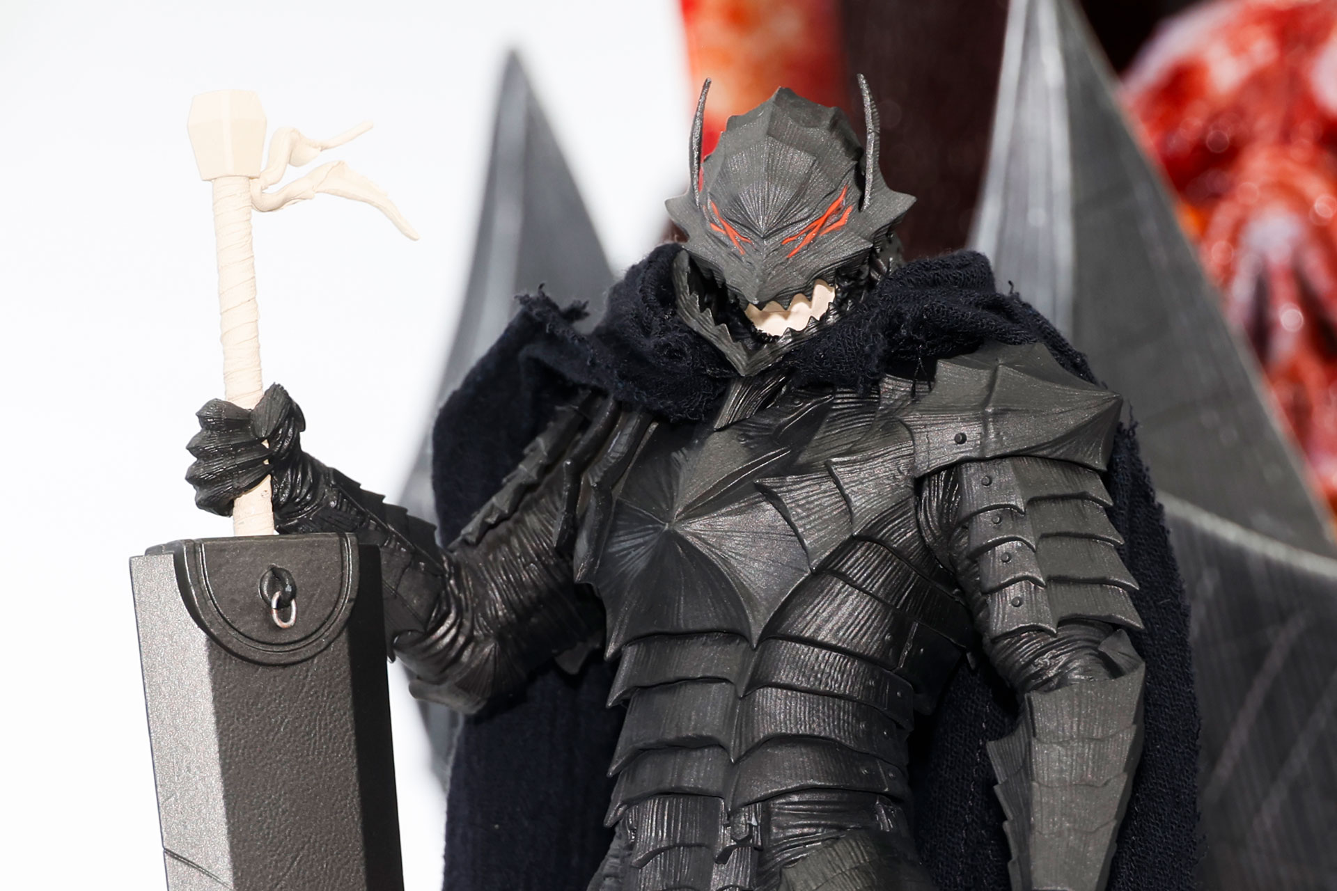 素組みでもマスクの赤い部分など色味や質感の違いが出ている