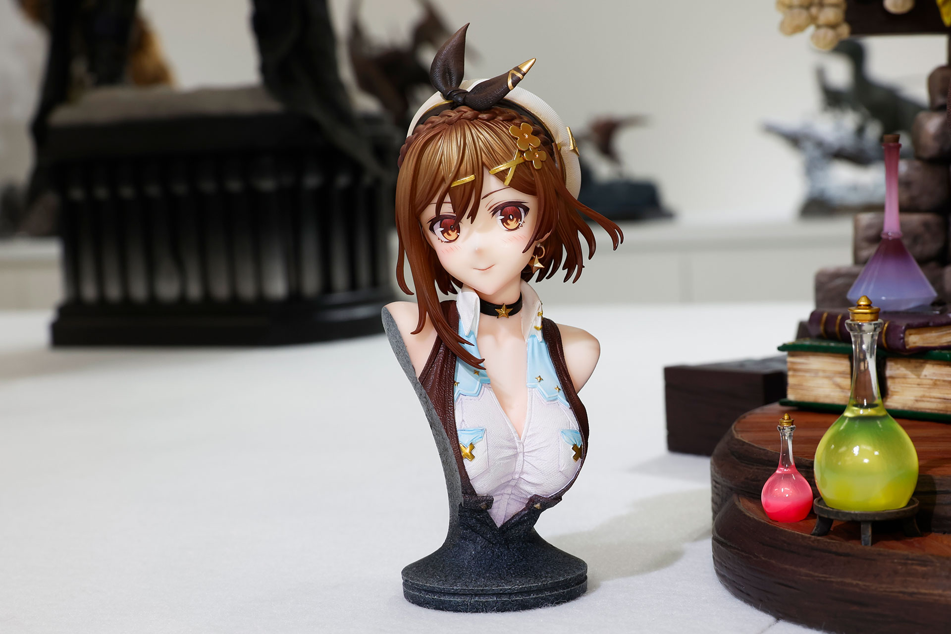 仕様はまだ確定していないが、ヘッドトロフィーのライザも同時に展示されていた