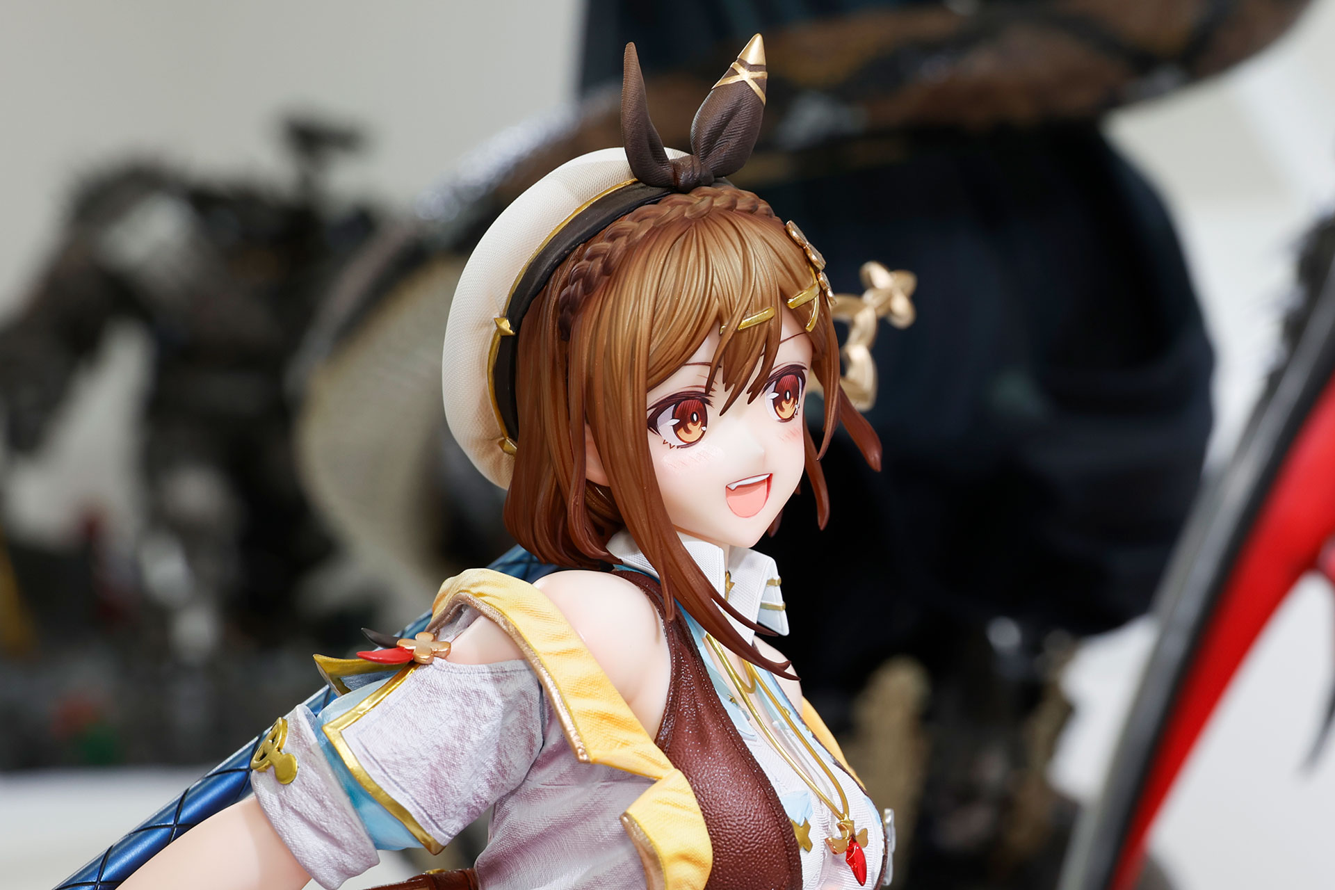 流れるようなショートヘアーや頭に被った帽子など、イメージ通りの見た目だ