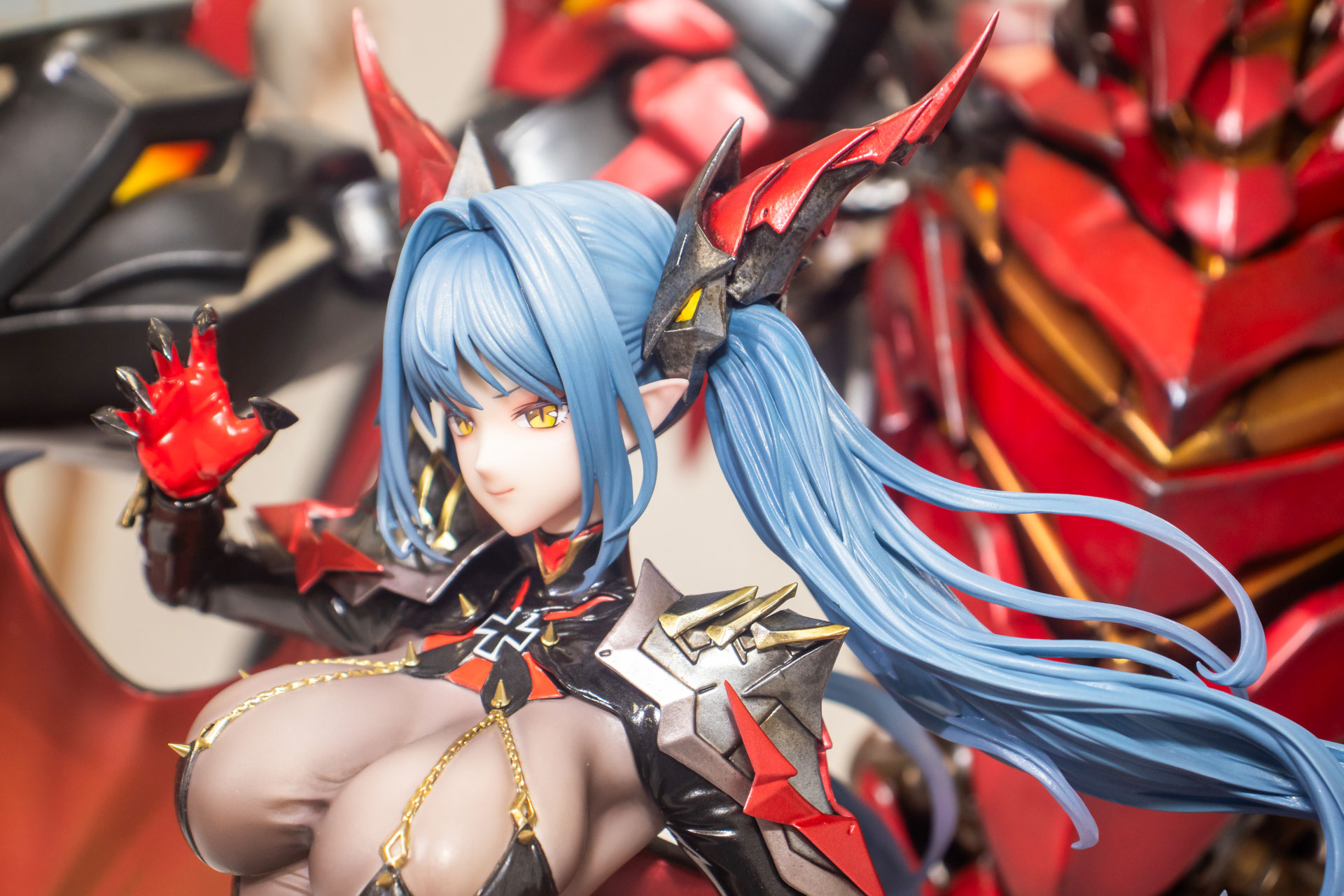 しなやかに流れる髪や頭に付けた装備品など、細部もしっかりと作りこまれている