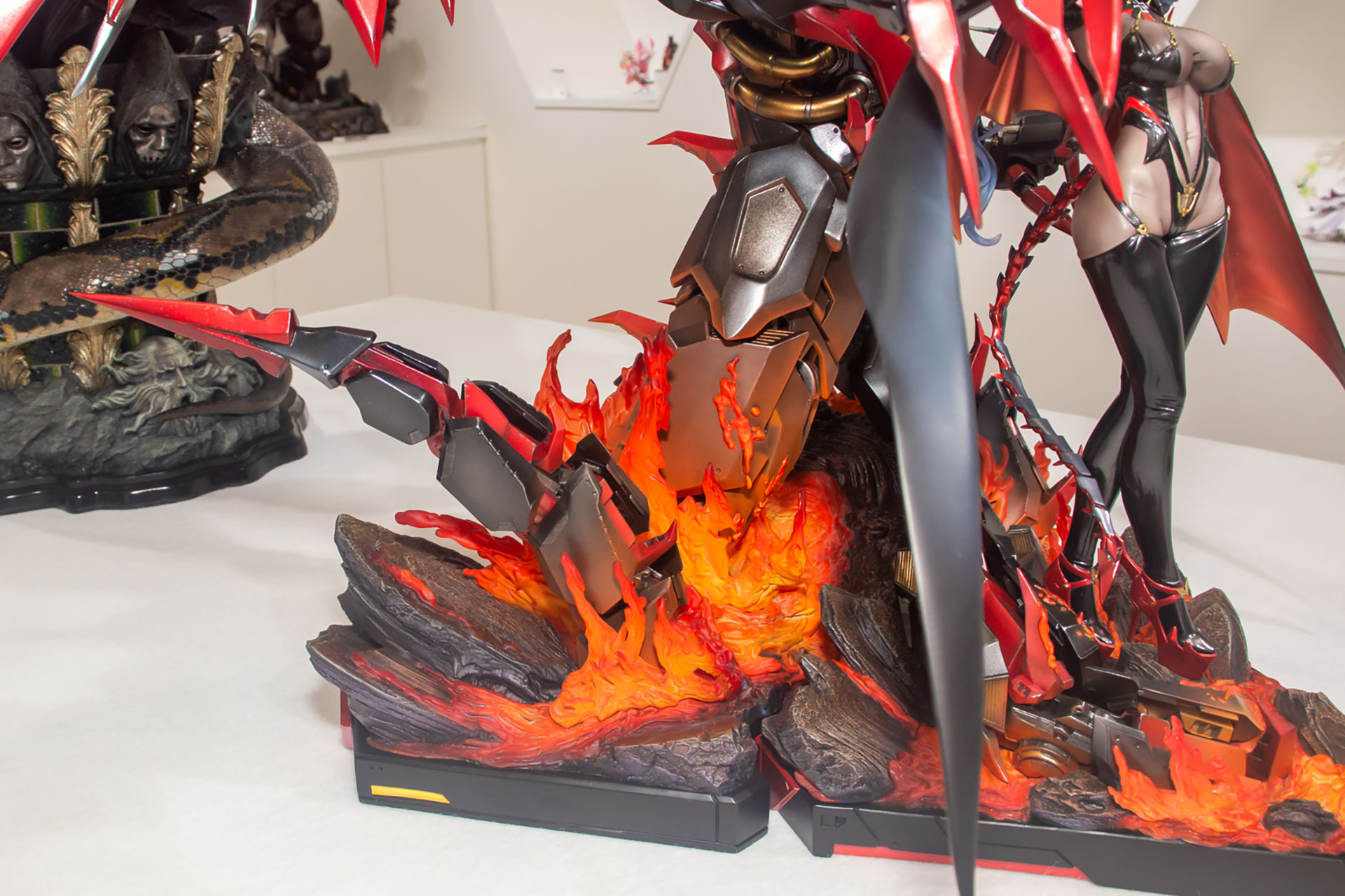 ベースは一体化しているように見えるが、それぞれ独立している