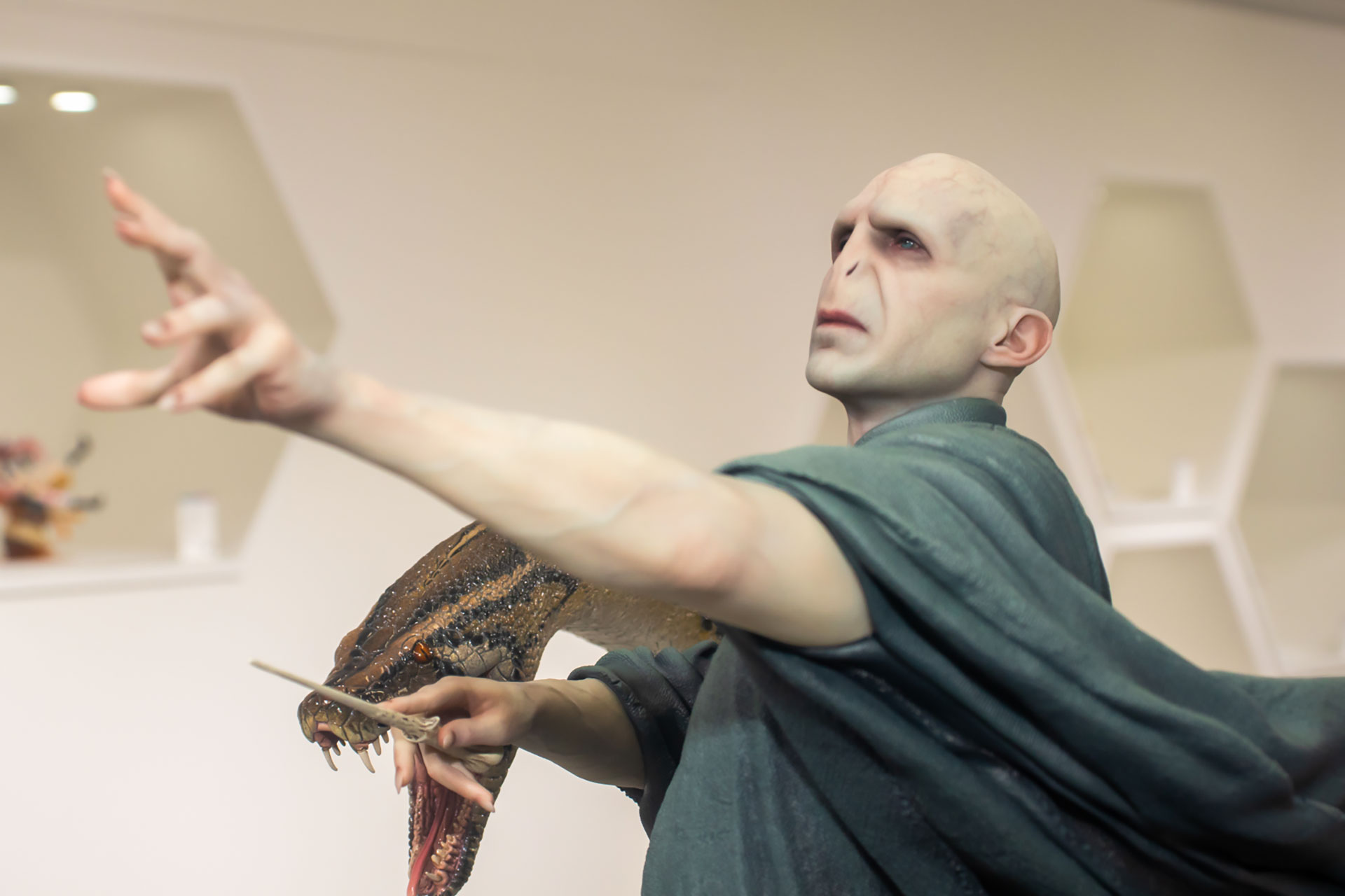 肌の色合いだけではなく、凹凸や血管が透けて見えるところなども表現されている