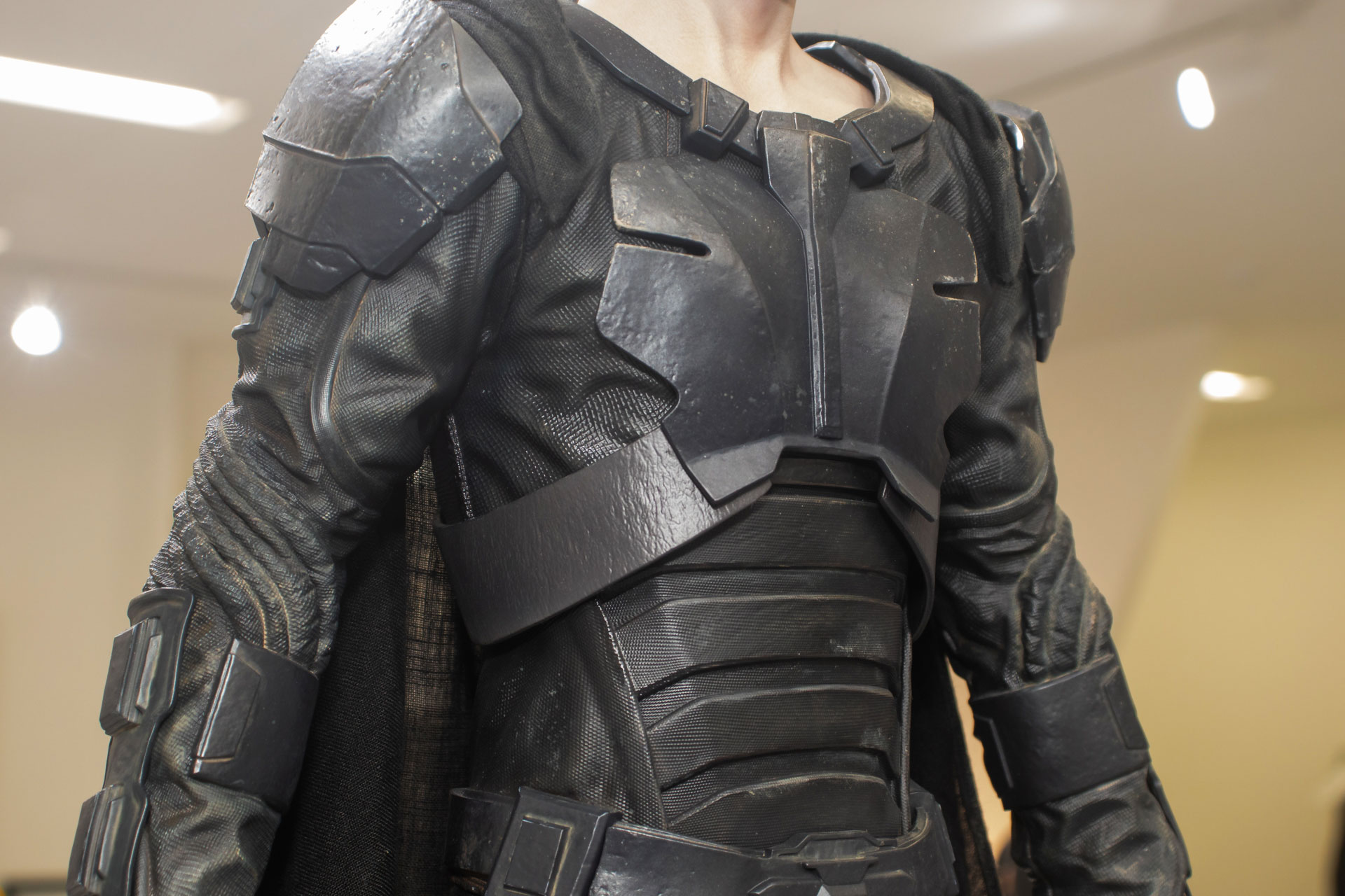 スーツ部分もじっくり見ると面白い