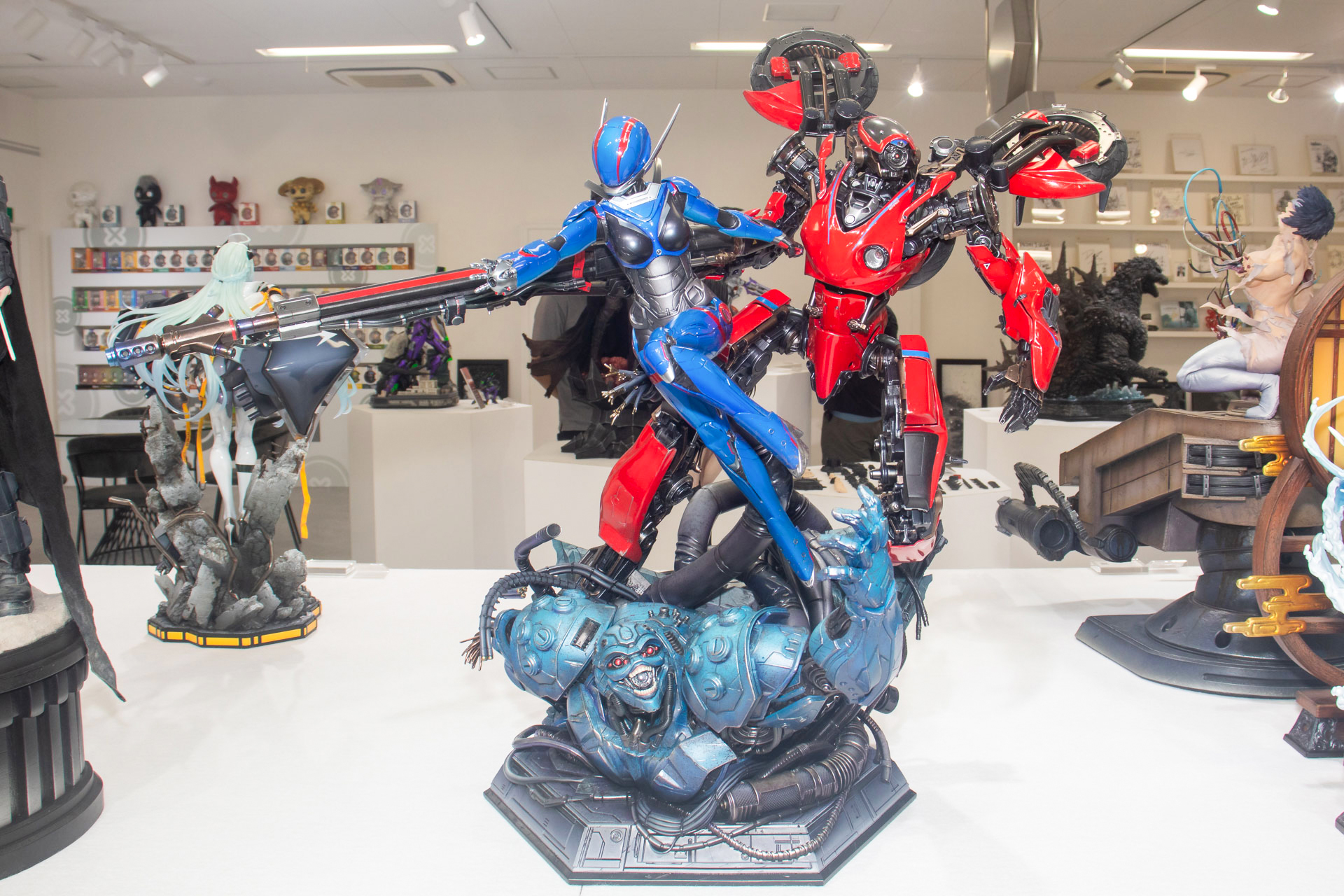 こちらがプリシラ・S・アサギリ＆モト・スレイブの全景だ