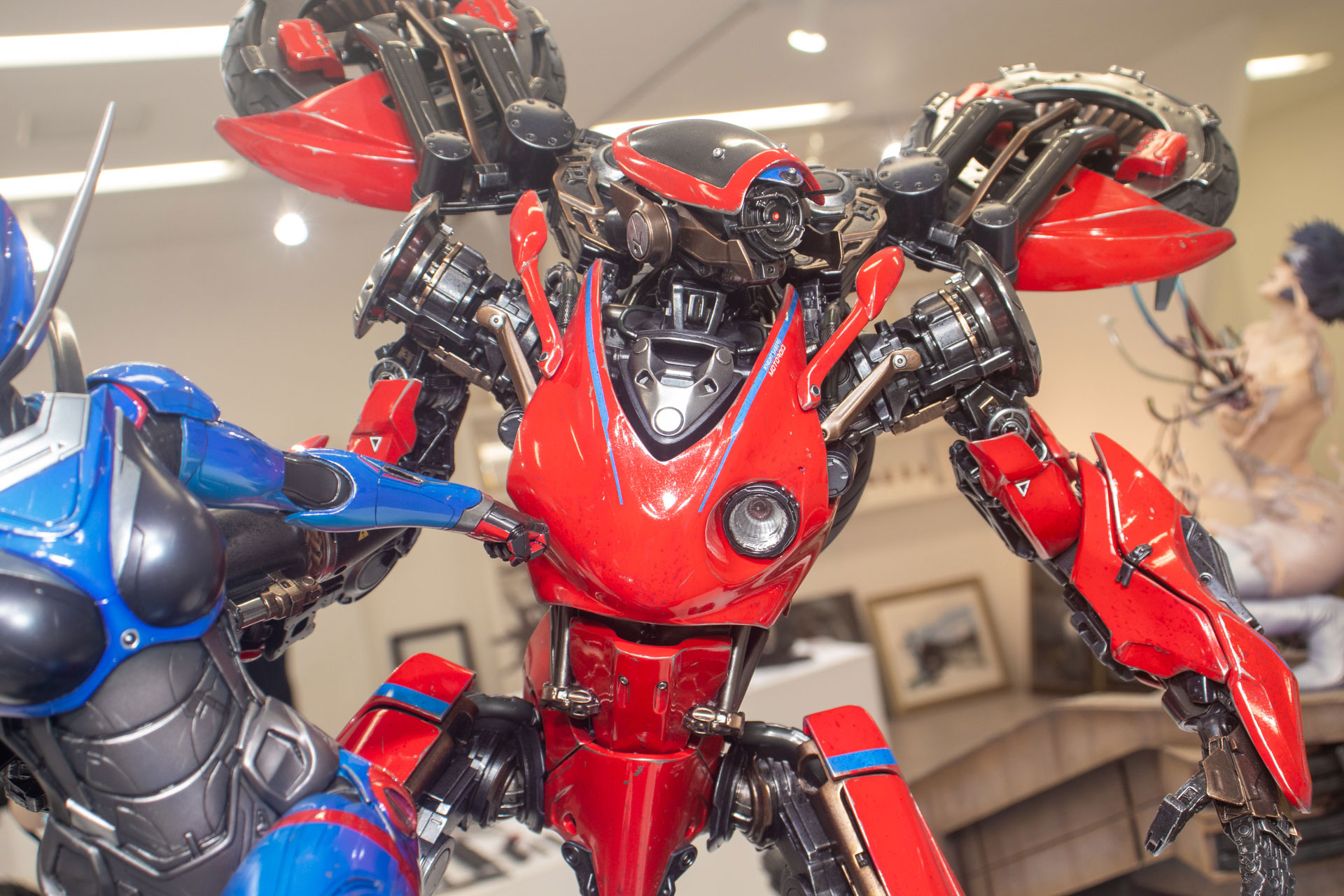 バイクのフォルムも残っている