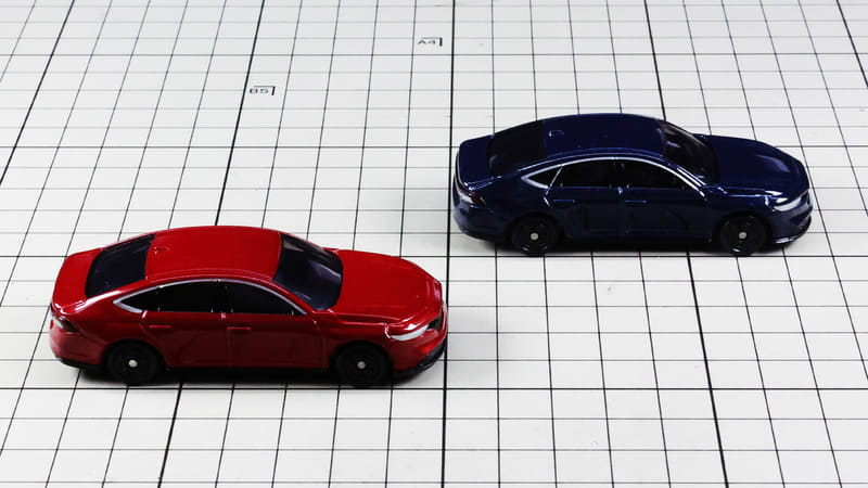 リア：カッチリ感も兼ね備えた大人なセダン