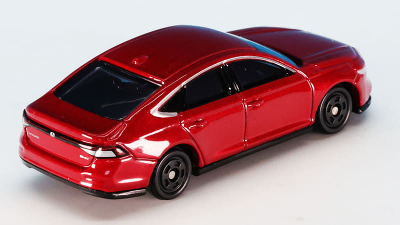 リアウインドウは結構広めの面積で後方視界もよさそう