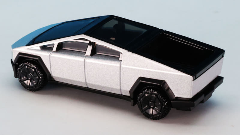 実はリアにカーゴスペースを備えたトラックなんです！