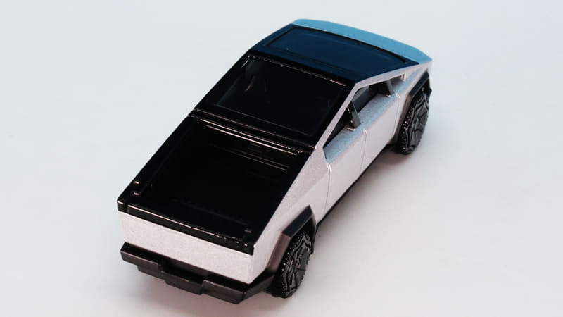 実はリアにカーゴスペースを備えたトラックなんです！