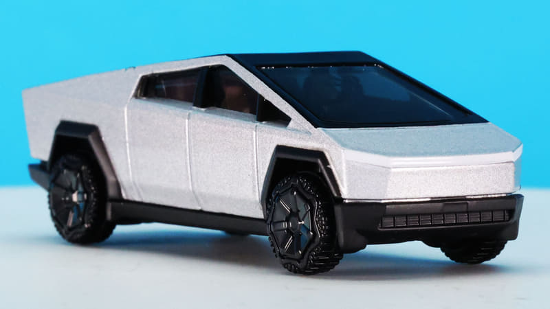 4ドアで５人乗車が可能です