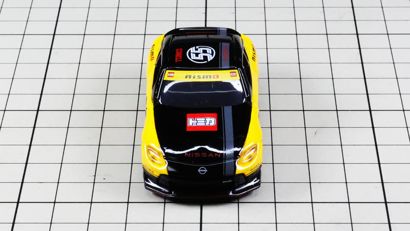 フロント：トミカ55周年を記念してメーカー自らがデザイン！