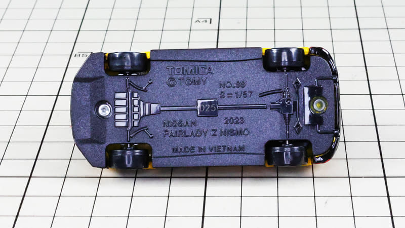 シャーシ：現行型フェアレディZのパワートレインや足回りを見ることができます