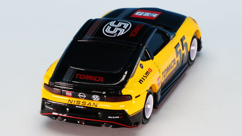 ブラックのストライプもレーシーでかっこいい！