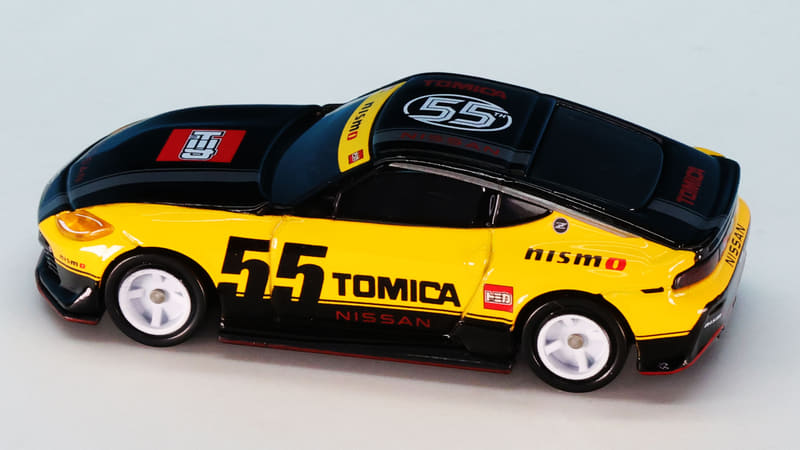 ブラックのストライプもレーシーでかっこいい！