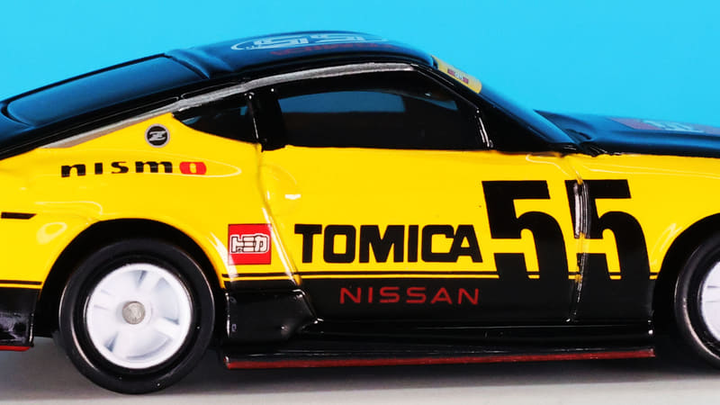 サイドには“TOMIA55”を大きくあしらっています