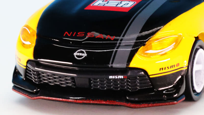 GT300車両をモチーフにしたクリアーイエローのヘッドライト