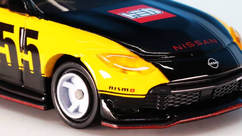 その表面にはデイタイムランニングランプ／ポジションランプをプリントしています