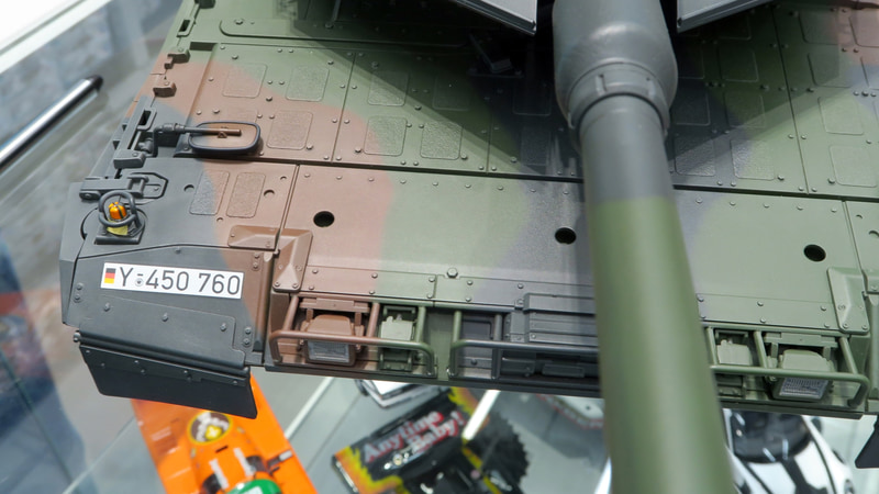 A6の丸型からA7では角形に変更されたヘッドライト