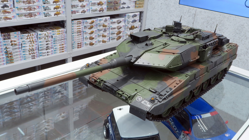 砲身はパーティングラインの処理が不要な高精度アルミ切削製