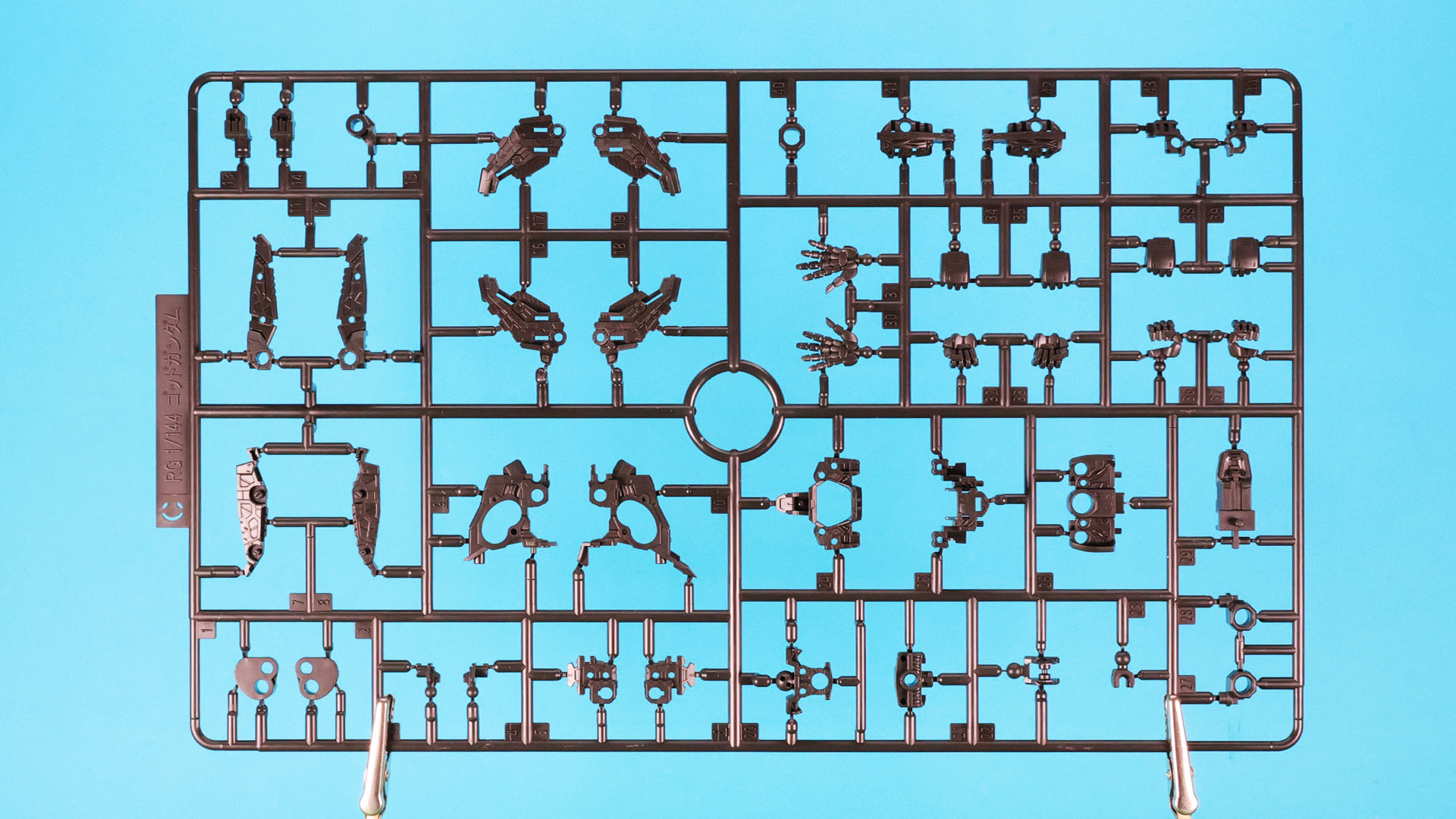 C:主にメカフレーム。こちらは「RG 1/144 ゴッドガンダム」と共通のランナー