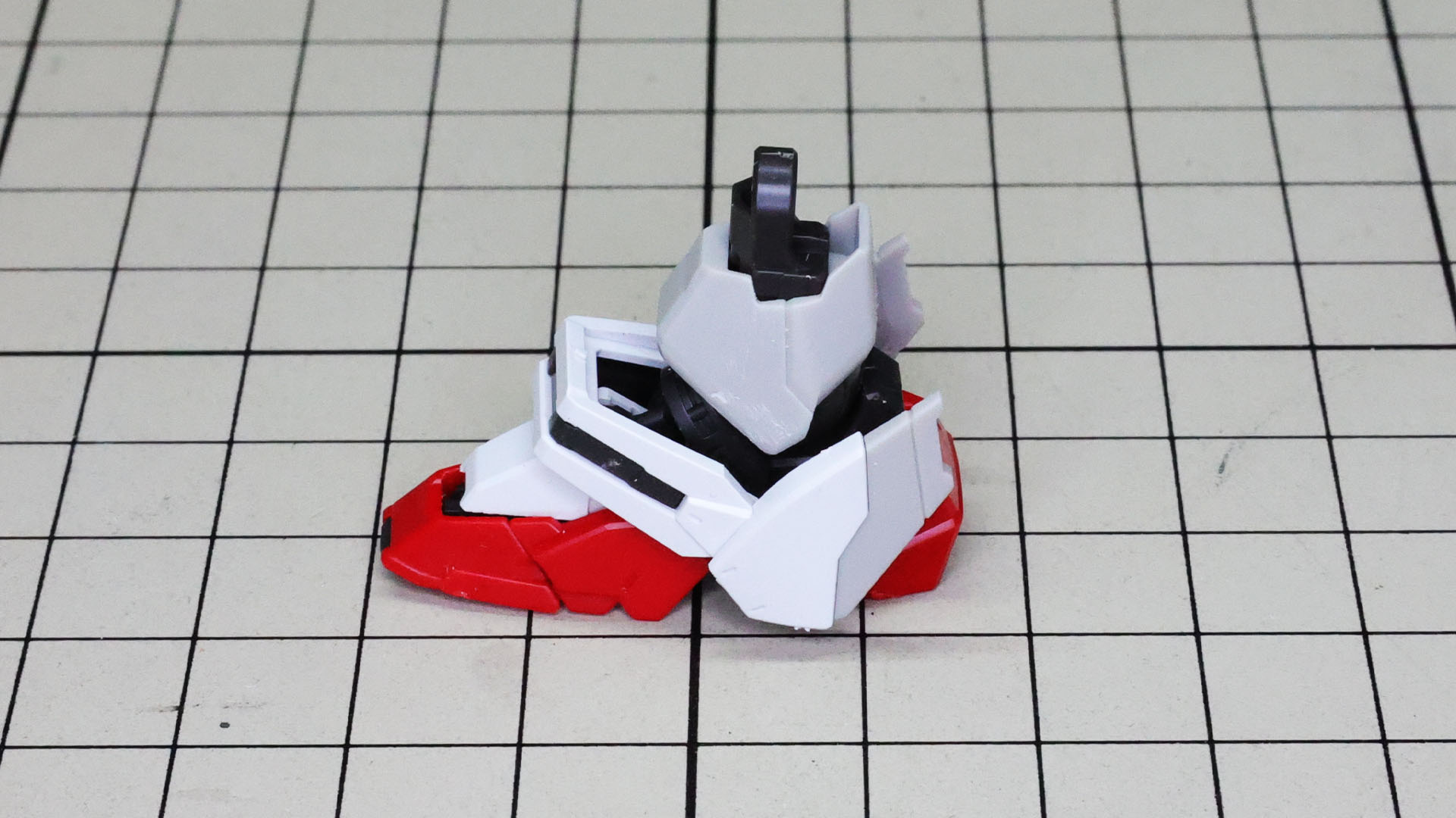 足首部もしっかり装甲に覆われます